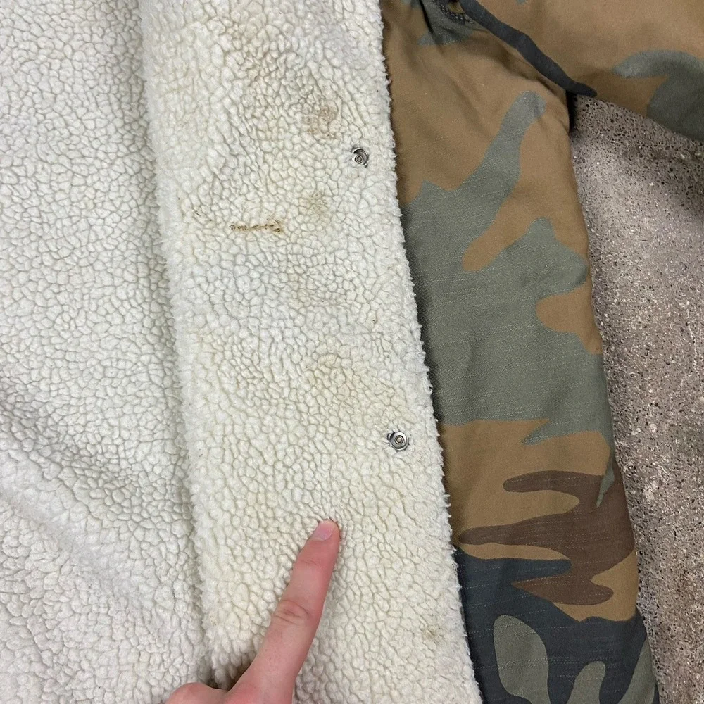 Levi's Fresh Leaves Hooded Jacket Size XL Camouflage Sherpa Lined Snap Down Coat
